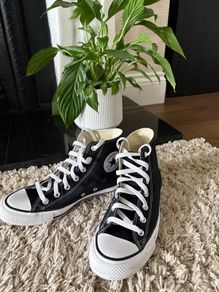 Converse Uk 6 like new! Worn once for event