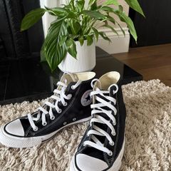 Converse Uk 6 like new! Worn once for event
