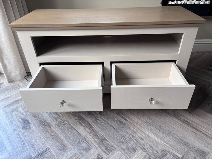 Tv unit