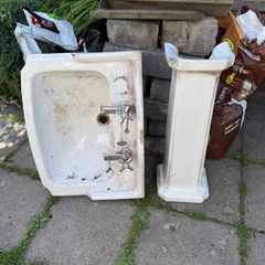 free bathroomSink and pedistel