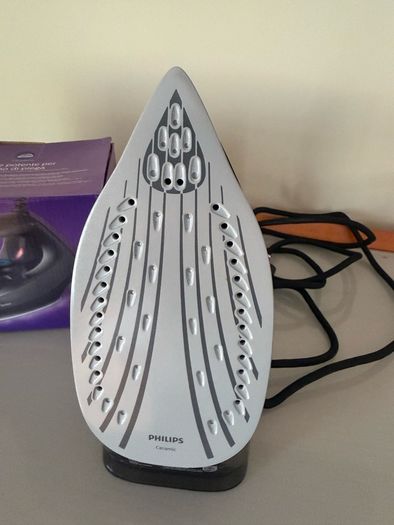 Philips 3000 Series Steam Iron, a 2600 W appliance