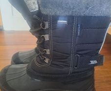 Walking snow boots
