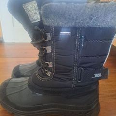 Walking snow boots