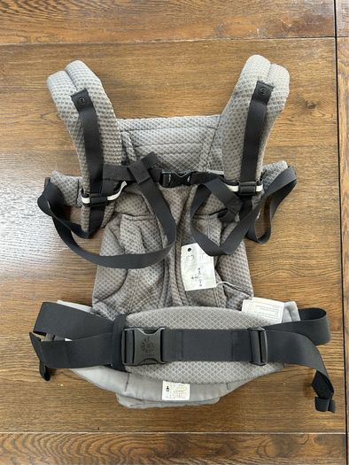 Ergobaby Onmi breeze baby carrier