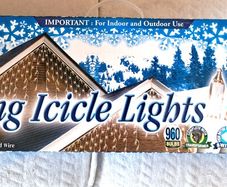 960 Hanging icicle lights with snowing effect.