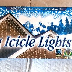 960 Hanging icicle lights with snowing effect.
