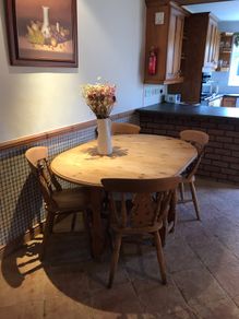 dining table & chairs