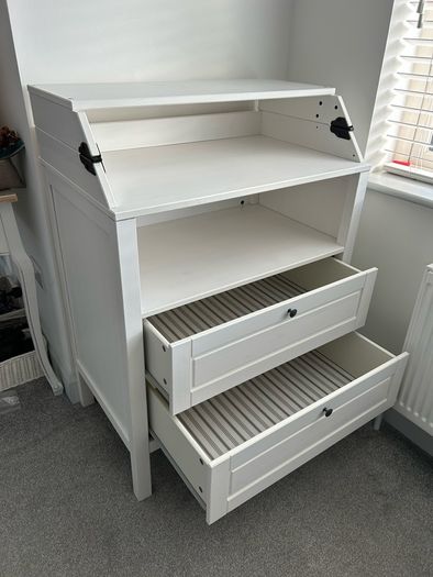 Baby changing unit