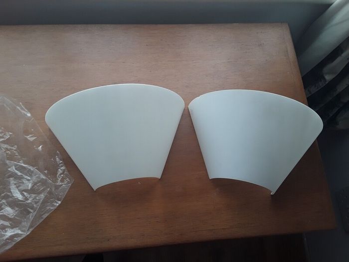 2 wall lights