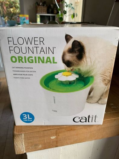 Catit  flower fountain , water fountain