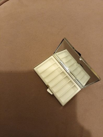 Mirrored 7 day pill box