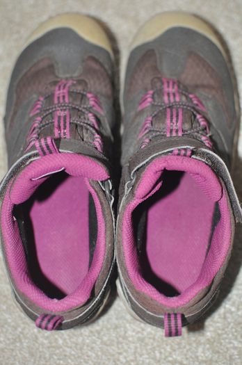 MERRELL waterproof outdoor shoes girls trainers size EUR 35, UK 3