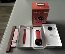 Fitbit Versa 4 (Pink Sand/Copper Rose) + Original Box & 3 Extra Straps