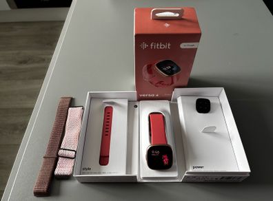Fitbit Versa 4 (Pink Sand/Copper Rose) + Original Box & 3 Extra Straps