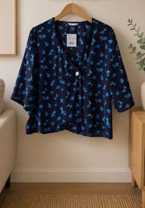 blouse Bnwt short sleeve navy blouse size medium double breaded opening lefties brand