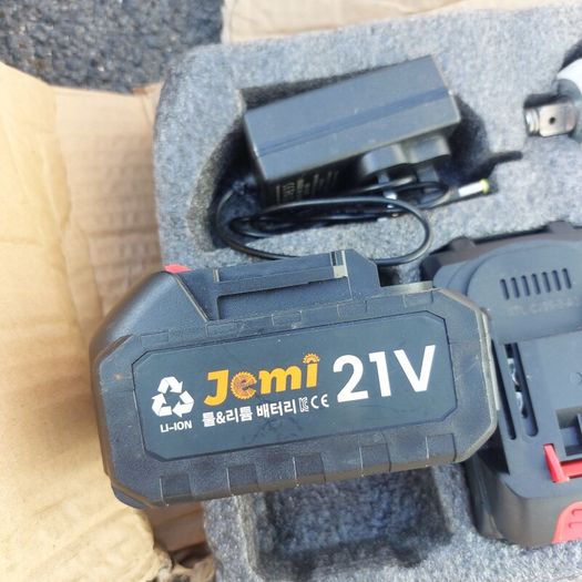 Jemi 21V Impact Gun includes 2 Batteries and Charger