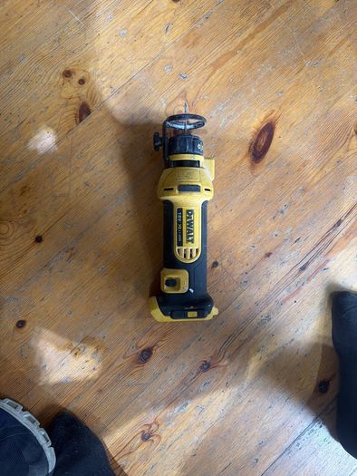 dewalt drywall cutout tool