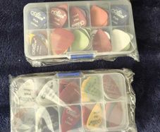 2 Guitar Picks/Plectrums Set