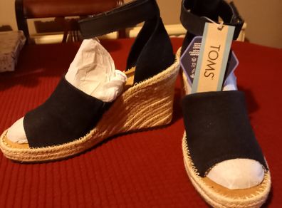 BNWT Toms Marisol Wedge Sandals Size 6