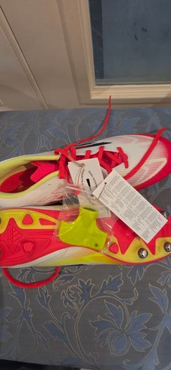 BNWT   Adidas  Mens Football Boots
