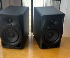 Pioneer DJ DM-40D monitor speakers