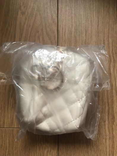 White mini backpack with key ring and 2 zipped pockets