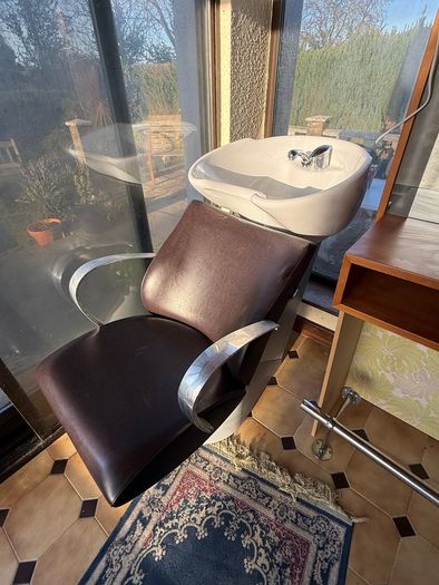Hairdressing  wash basin and mirror unit
