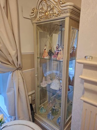Beautiful cabinet and coffee table