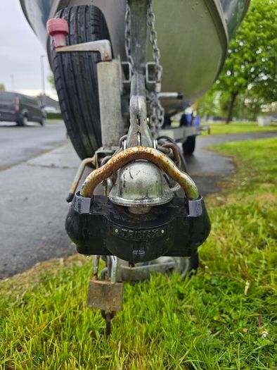 Boat "Lund 16ft Predator fishing boat with Livescope LVS32"