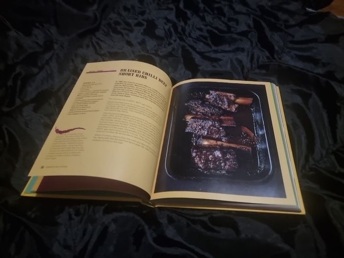 Heat: Cooking With Chillies, The Worlds Favourite Spice (Hardcover)