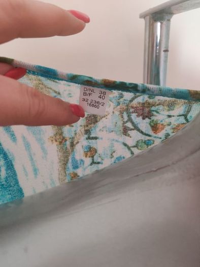 Long sleeve floral blouse size UK12/14 EU40/42 Postage included