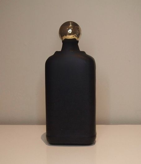 Bottle/carafe in leather-like material