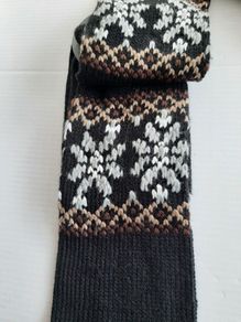 New black scarf lovely design each end tag attached