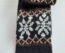 New black scarf lovely design each end tag attached