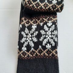 New black scarf lovely design each end tag attached