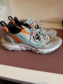 Unisex Nike Runners - Size UK8 / EU42.5