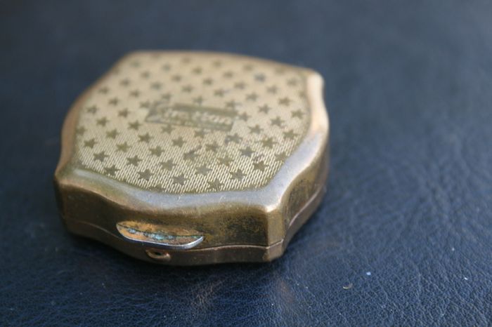 Vintage Stratton Pill Box  Pill Tongs Made In England 1,4"