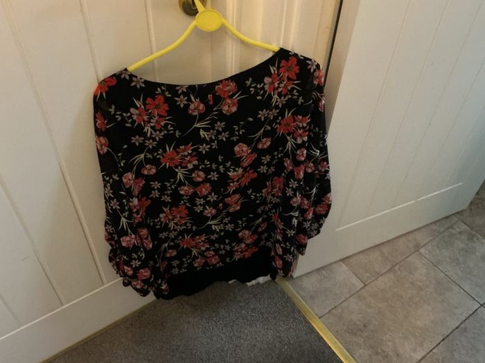 Ladies dressy top size XL