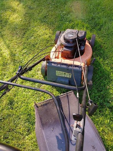 Briggs Self propelled petrol lawnmower