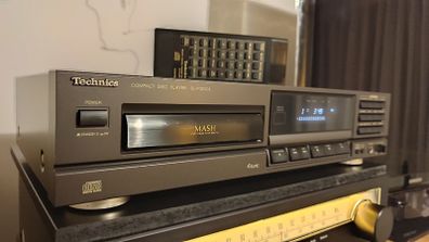 TECHNICS SL-PG200A,CD player. Remote,manuals,full cleaned.