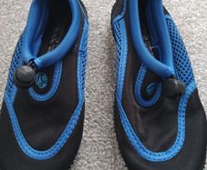 boy's swim shoes. UK12