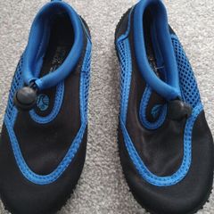 boy's swim shoes. UK12