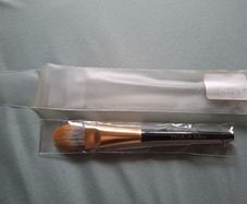 Elizabeth Arden foundation brush