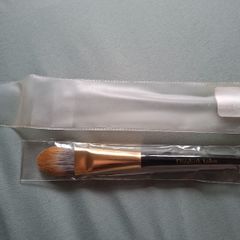 Elizabeth Arden foundation brush