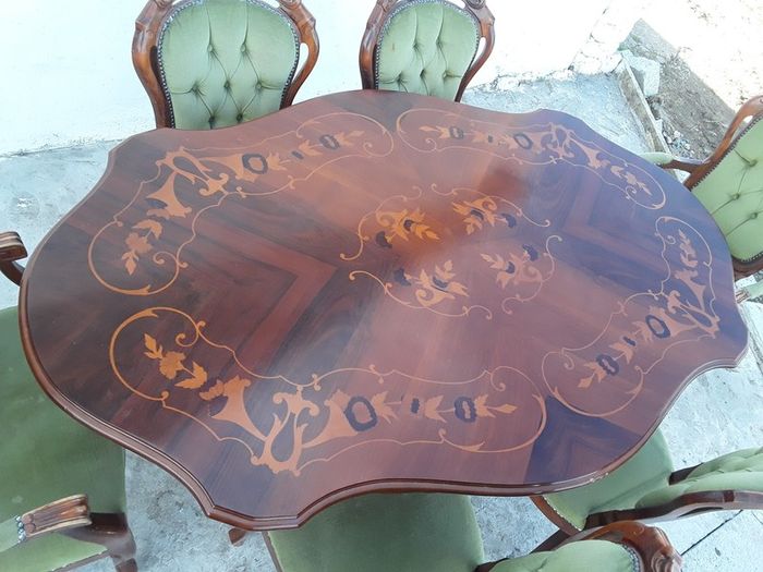 Beautiful Italian inlaid table, 6 chairs including 2 carvers. W x 172cm D x 107cm H x 79cm