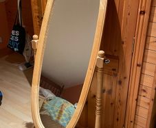 Freestanding mirror