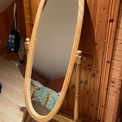 Freestanding mirror