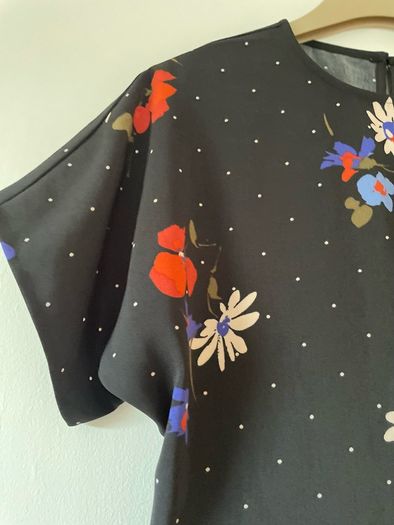 Warehouse black floral dress size 8 New without tags