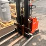 Rechargeable pallet stacker Image 3