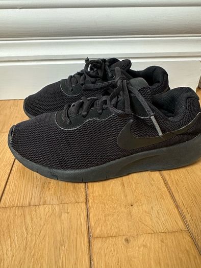 Black Nike Tanjun